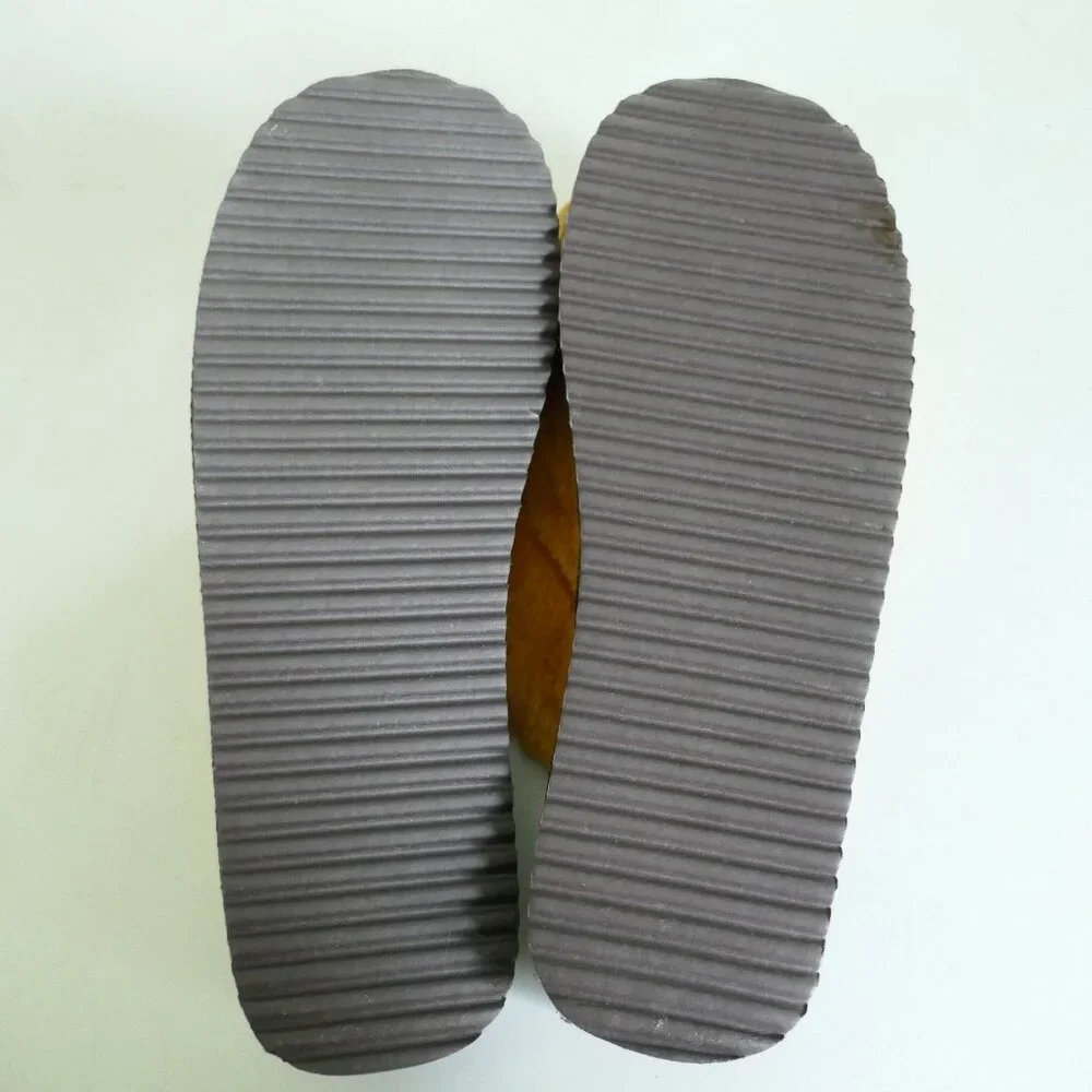 NWOT tawny/ brown faux fur house slippers unisex size M/L